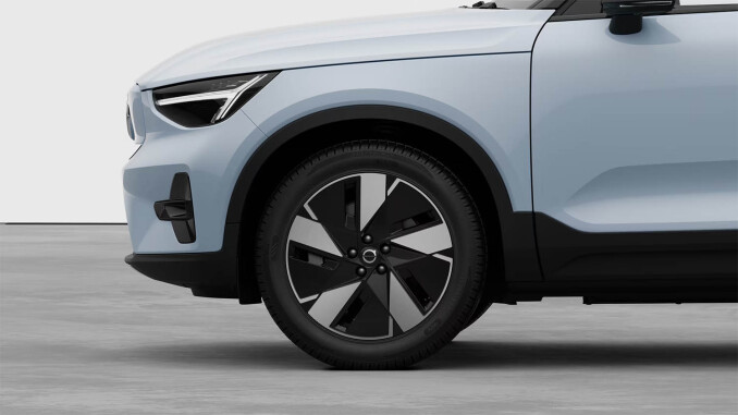 Volvo EX40 185kW Extended Range Plus 82kWh 5dr Auto Electric Estate - Image 7